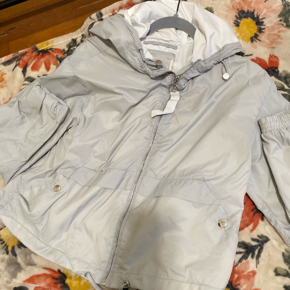 Like new gray wind breaker